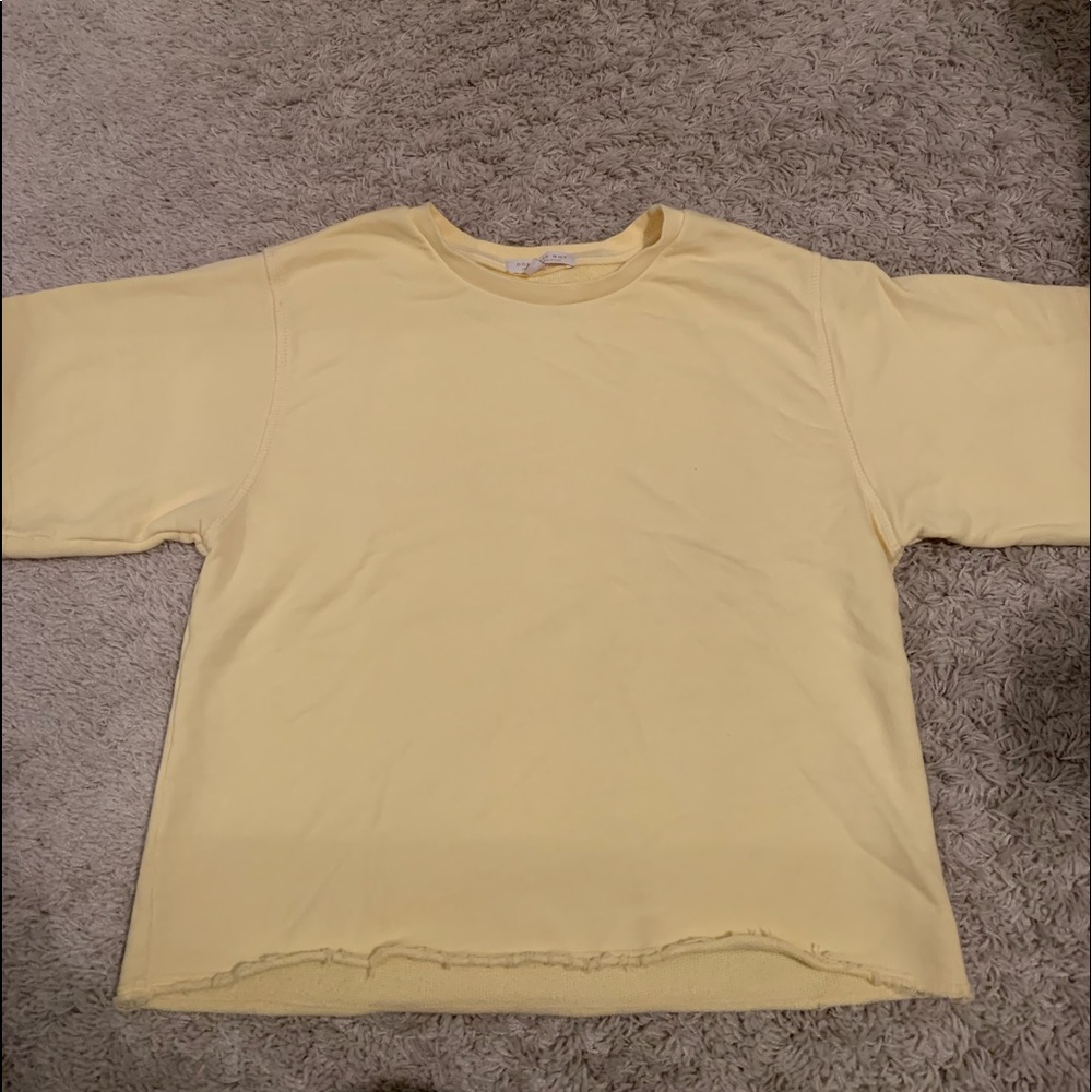 Soft yellow cropped shirt